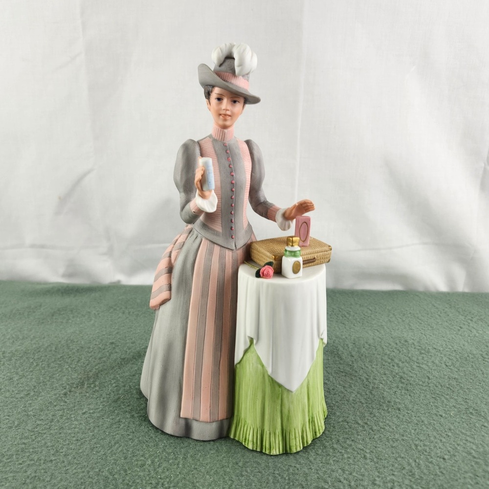 Vtg Avon 1984 President's Club Mrs Albee Award Porcelain Figurine 9.5in Tall